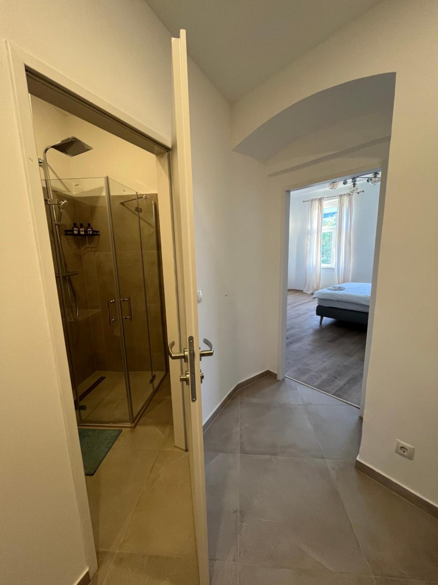 Apartment Schoenbrunn Near Metro Відень Екстер'єр фото